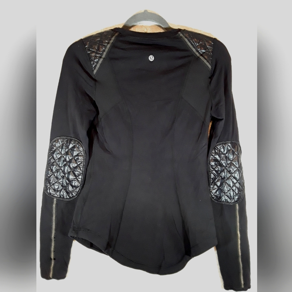 Lululemon black long sleeve top quilted shoulders Sz 4 (Г2)